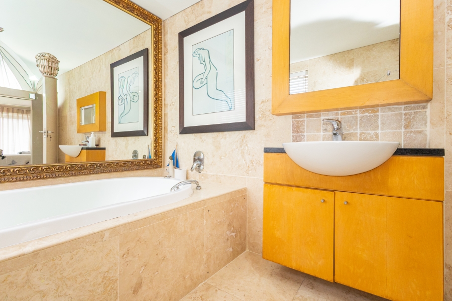 6 Bedroom Property for Sale in Bloubergstrand Western Cape